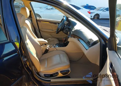 2005 BMW 325I z USA, uszkodzony, nr VIN WBAAZ33445KW76891